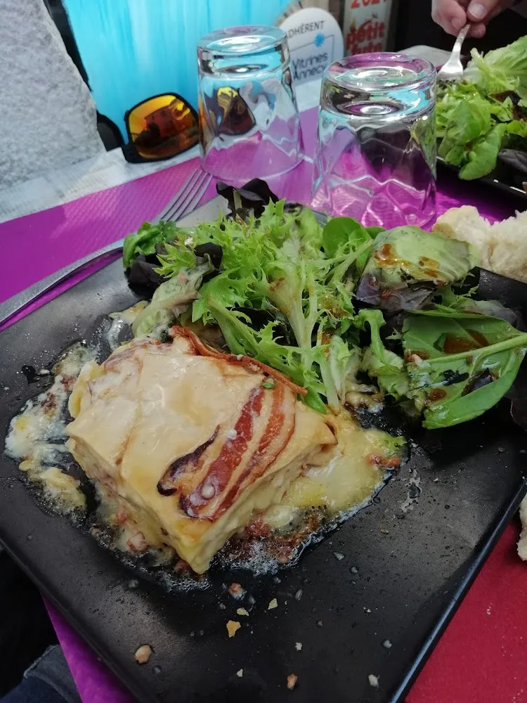 Tartiflette Et Salade Verte